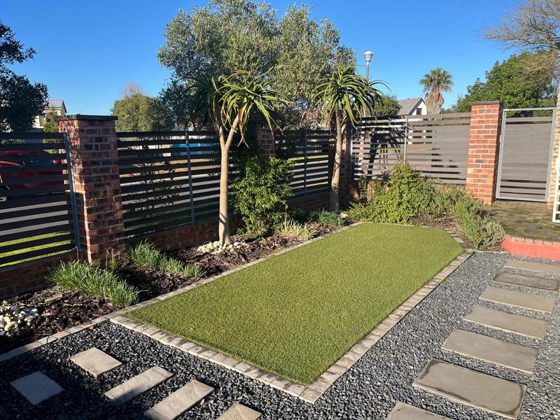 To Let 3 Bedroom Property for Rent in Uitzicht Western Cape